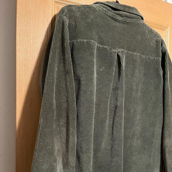 Elan Corduroy Button Front Raw Edge Hem Shirt Jacket - Picture 10 of 10
